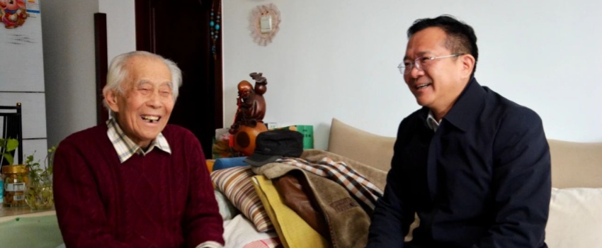 中國樂凱黨委領(lǐng)導(dǎo)看望慰問樂凱老領(lǐng)導(dǎo)、老專家、老干部、老黨員及生活困難職工
